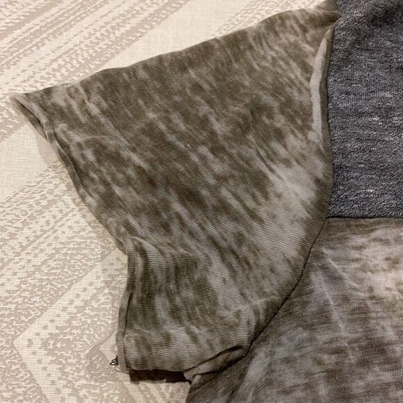 Chaser Women’s Grey/Army Green V Neck Open Back T-Shirt - Picture 4 of 7